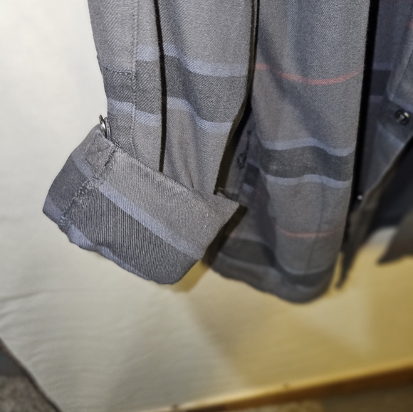 Men's Gray Plaid Casual Button Down Shirt - Picture 4 of 9